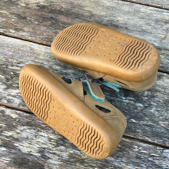 Ten Little Everyday Sandals - Picture 3 of 4